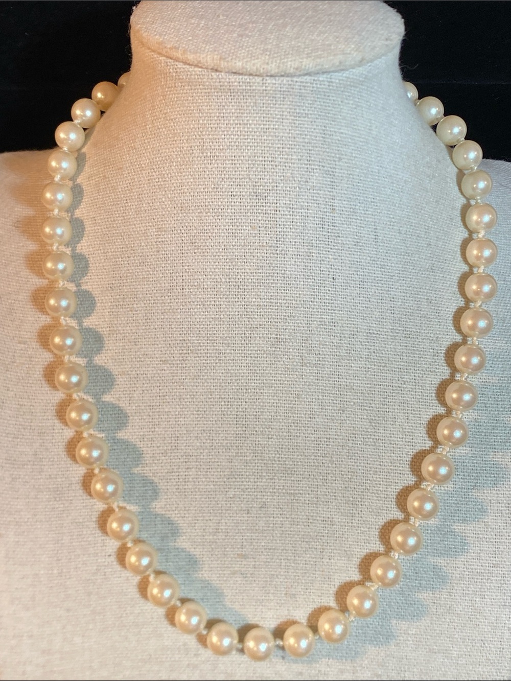 Classic Cream Pearl Necklace 18” Knotted Strand Gold-Tone Clasp